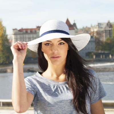 Dámský papírový klobouk s širokou krempou