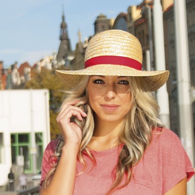 Dámský klobouk z husté slámy zdobený rypsovou stuhou