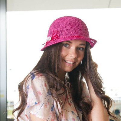 Dámský papírový klobouk...