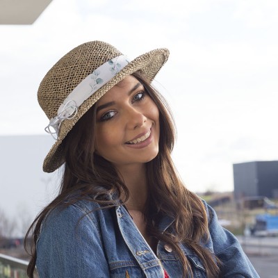 Modelový klobouk z mořské...