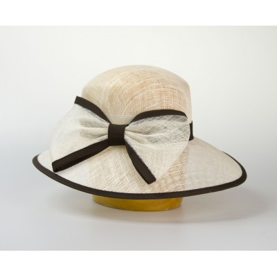 Modelový sinamay klobouk...