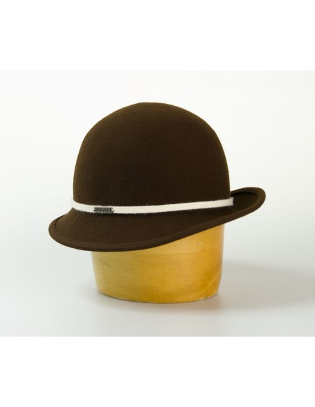 Dámský klobouk s páskem