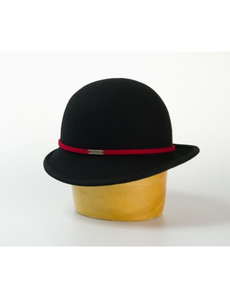 Dámský klobouk s páskem