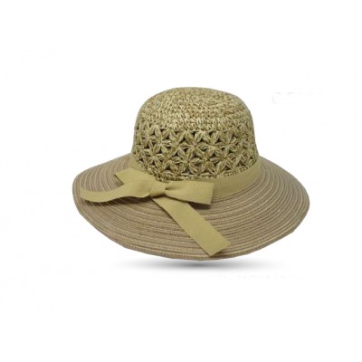 Dámský klobouk zdobený stuhou