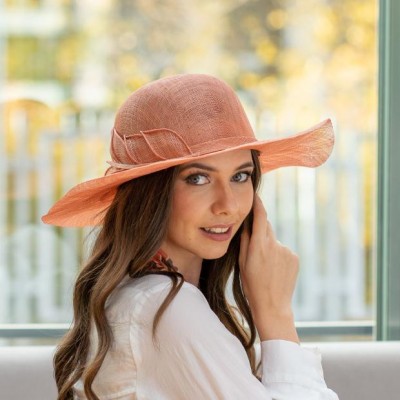 Modelový klobouk sinamay