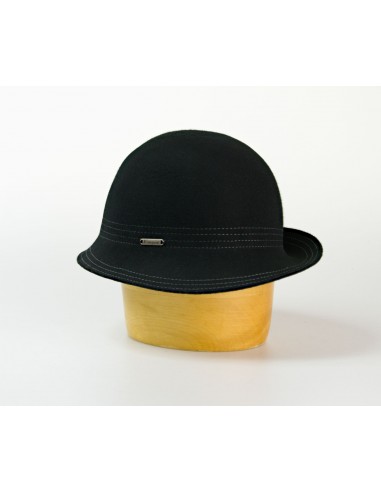 Dámský vlněný klobouk s malou krempou ořezaný s prošitím