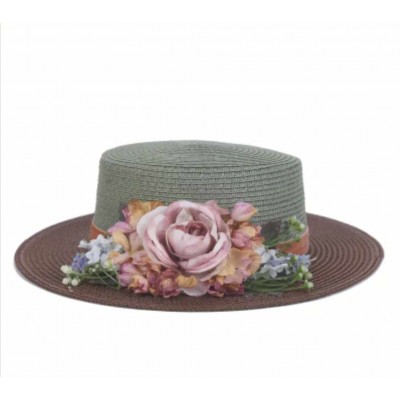 Dámský klobouk zdobený květy
