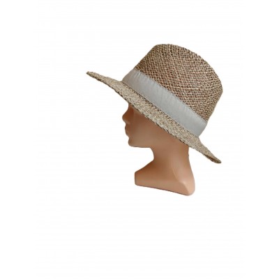 Dámský klobouk zdobený stuhou