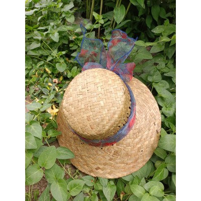 Dámský kšilt zdobený stuhou