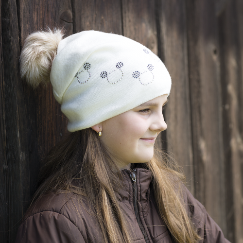 Pletená čepice s motivem myška a bambulí