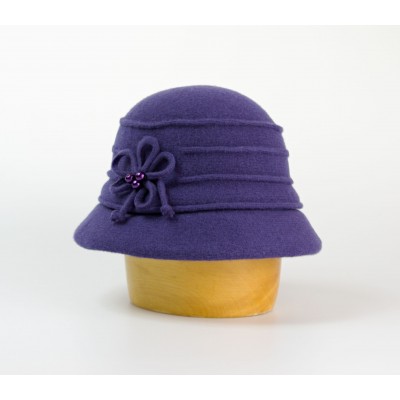 Dámský vlněný klobouk zdobený květem a korálky 2