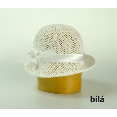 Dámský papírový klobouk zdobený tylem a květem 2