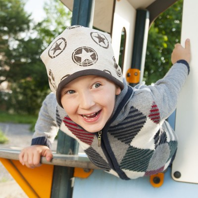 Úpletová čepice s paspulí a...